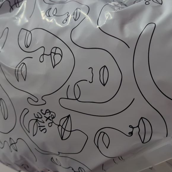 5LB MYSTERY CLOTHING BAG - Picture 2 of 4